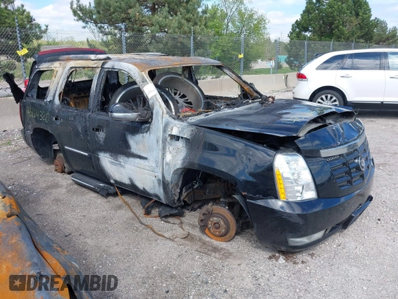 2011 Cadillac Escalade Luxury z VIN 1GYS4BEF6BR126457, wystawiony jako IAAI lot #42264320 z przebiegiem Nie podano mil oraz . Historia ofert i sprzedaży dostępna na DreamBid. Obrazek 1.