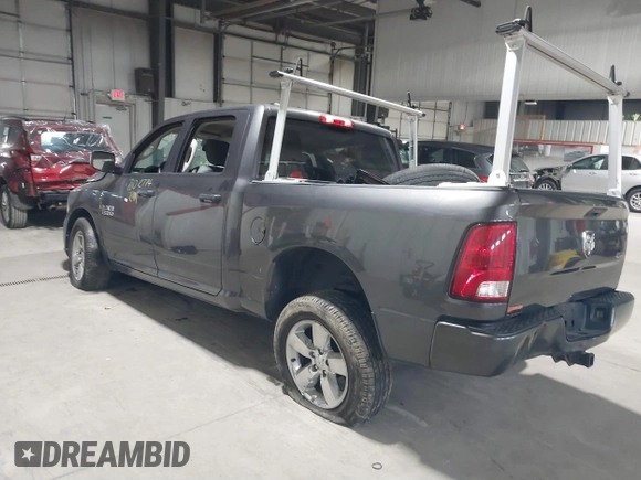 2018 Ram 1500 Express z VIN 1C6RR7KG2JS277259, wystawiony jako IAAI lot #40986520 z przebiegiem 63 916 mil mil oraz . Historia ofert i sprzedaży dostępna na DreamBid. Obrazek 3.