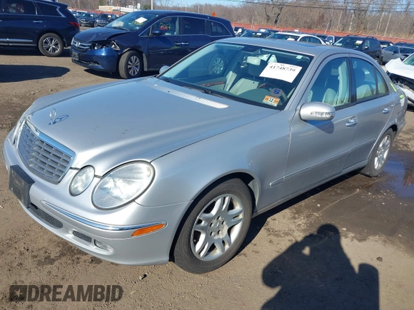 2006 Mercedes-Benz E-Class 3.5L with VIN WDBUF56J06A737827, listed as a IAAI auction lot 41748739 with 197,843 mi miles. Bid and sale history available at carsss.com. Image 2.