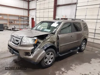 2011 Honda Pilot Touring with VIN 5FNYF4H92BB053458, listed as a IAAI auction lot 41594708 with 136,454 mi miles. Bid and sale history available at carsss.com. Image 18.
