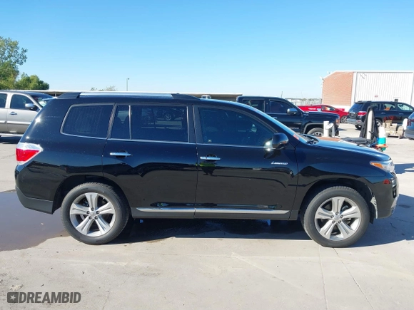 2013 Toyota Highlander Limited with VIN 5TDYK3EHXDS136734, listed as a IAAI auction lot 40932374 with 51,025 mi miles. Bid and sale history available at carsss.com. Image 13.