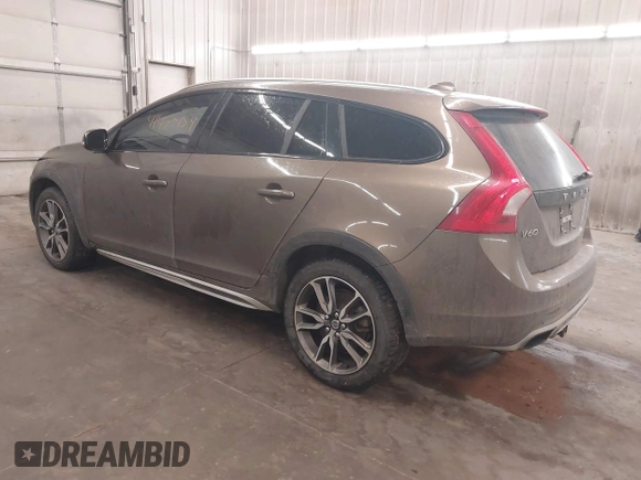 2015 Volvo V60 Cross Country T5 with VIN YV4612HK8F1001602, listed as a IAAI auction lot 41435154 with 143,575 mi miles. Bid and sale history available at carsss.com. Image 3.