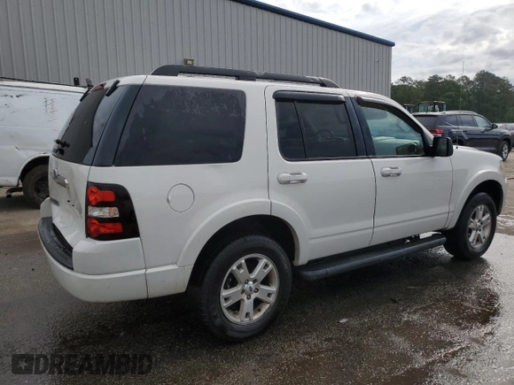 2010 Ford Explorer XLT z VIN 1FMEU6DE2AUA60922, wystawiony jako Copart lot #53332555 z przebiegiem 239 061 mil mil oraz Szkoda całkowita • Salvage title. Historia ofert i sprzedaży dostępna na DreamBid. Obrazek 3.