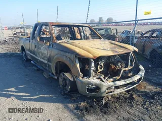 2015 Ford F-250 XLT z VIN 1FT7X2B61FEB11921, wystawiony jako IAAI lot #40800033 z przebiegiem Nie podano mil oraz . Historia ofert i sprzedaży dostępna na DreamBid. Obrazek 1.