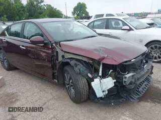 2025 Nissan Altima SV z VIN 1N4BL4DV7SN375179, wystawiony jako IAAI lot #42397687 z przebiegiem 4 816 mil mil oraz . Historia ofert i sprzedaży dostępna na DreamBid. Obrazek 1.