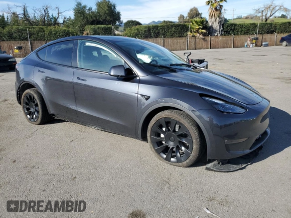 2025 Tesla Model Y Long Range with VIN 7SAYGDEE4SF272942, listed as a Copart auction lot 45817885 with 2,308 mi miles and Salvage Title. Bid and sale history available at DreamBid. Image 4.