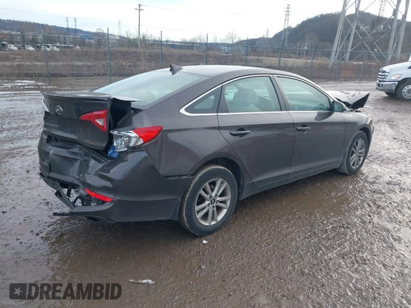 2015 Hyundai Sonata SE z VIN 5NPE24AF5FH184549, wystawiony jako IAAI lot #41132530 z przebiegiem 123 031 mil mil oraz . Historia ofert i sprzedaży dostępna na DreamBid. Obrazek 4.