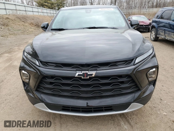 2023 Chevrolet Blazer LT z VIN 3GNKBCR48PS103722, wystawiony jako Copart lot #49377625 z przebiegiem 26 157 mil mil oraz Czysty tytuł • Clean title. Historia ofert i sprzedaży dostępna na DreamBid. Obrazek 5.