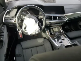 2021 BMW X5 sDrive40i z VIN 5UXCR4C00M9E01511, wystawiony jako Copart lot #54236305 z przebiegiem Nie podano mil oraz Szkoda całkowita • Salvage title. Historia ofert i sprzedaży dostępna na DreamBid. Obrazek 8.