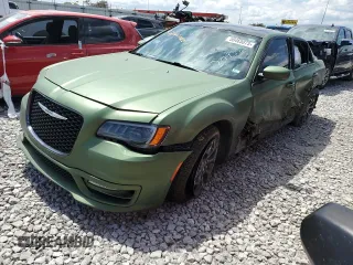 2018 Chrysler 300 S z VIN 2C3CCAGG5JH309221, wystawiony jako Copart lot #58465875 z przebiegiem 120 688 mil mil oraz Czysty tytuł • Clean title. Historia ofert i sprzedaży dostępna na DreamBid. Obrazek 1.