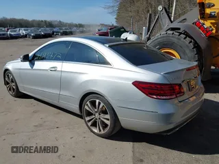 2014 Mercedes-Benz E-Class E 350 with VIN WDDKJ8JB2EF237510, listed as a IAAI auction lot 42122701 with 137,649 mi miles. Bid and sale history available at carsss.com. Image 3.