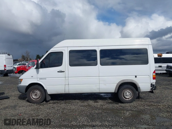 2005 Dodge Sprinter with VIN WD0PD644355798997, listed as a IAAI auction lot 41763328 with 227,692 mi miles and . Bid and sale history available at DreamBid. Image 14.