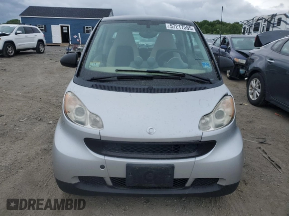 2008 Smart fortwo Pure z VIN WMEEJ31XX8K195221, wystawiony jako Copart lot #57217555 z przebiegiem 54 525 mil mil oraz Tytuł czysty. Historia ofert i sprzedaży dostępna na DreamBid. Obrazek 5.