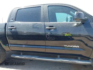 2015 Toyota Tundra SR5 z VIN 5TFEM5F13FX091191, wystawiony jako IAAI lot #41887843 z przebiegiem 91 588 mil mil oraz . Historia ofert i sprzedaży dostępna na DreamBid. Obrazek 13.