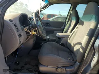 2001 Ford Escape XLT with VIN 1FMYU03171KB12159, listed as a Copart auction lot 87974165 with 0 mi miles and Salvage Title. Bid and sale history available at carsss.com. Image 7.