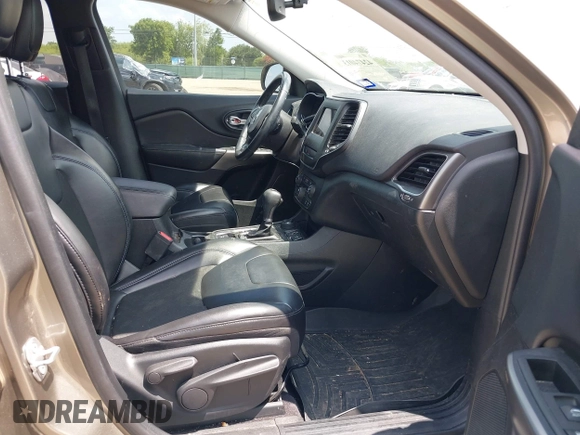 2019 Jeep Cherokee Altitude с VIN 1C4PJMLX3KD105008, выставлен на аукционе IAAI как лот 42474013 с пробегом 82 122 миль миль и . История ставок и продаж доступна на DreamBid. Изображение 5.