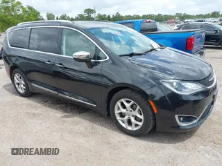 2020 Chrysler Pacifica Limited z VIN 2C4RC1GG5LR272593, wystawiony jako IAAI lot #42398809 z przebiegiem 96 957 mil mil oraz . Historia ofert i sprzedaży dostępna na DreamBid. Obrazek 1.