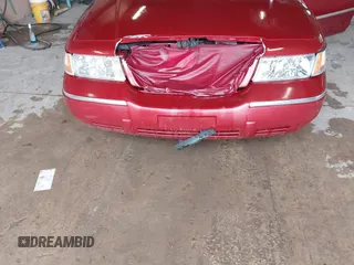 2001 Mercury Grand Marquis GS z VIN 2MEFM74W01X636957, wystawiony jako IAAI lot #42270858 z przebiegiem 181 372 mil mil oraz . Historia ofert i sprzedaży dostępna na DreamBid. Obrazek 6.