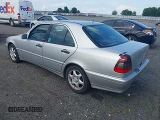 2000 Mercedes-Benz C 230 Kompressor z VIN WDBHA24G5YA865540, wystawiony jako IAAI lot #42328754 z przebiegiem 181 940 mil mil oraz . Historia ofert i sprzedaży dostępna na DreamBid. Obrazek 3.