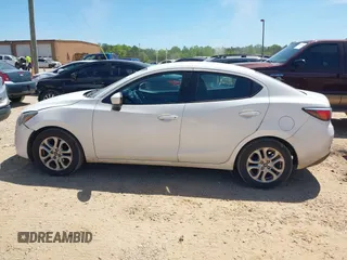 2017 Toyota Yaris z VIN 3MYDLBYV9HY183860, wystawiony jako IAAI lot #42060165 z przebiegiem 191 321 mil mil oraz . Historia ofert i sprzedaży dostępna na DreamBid. Obrazek 14.