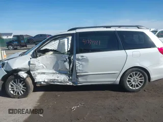 2008 Toyota Sienna XLE with VIN 5TDZK22C78S204839, listed as a IAAI auction lot 41759721 with 238,000 mi miles. Bid and sale history available at carsss.com. Image 6.