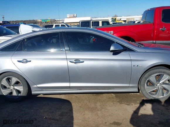 2016 Hyundai Sonata Hybrid Limited with VIN KMHE34L1XGA022774, listed as a IAAI auction lot 41333870 with 145,755 mi miles. Bid and sale history available at carsss.com. Image 14.