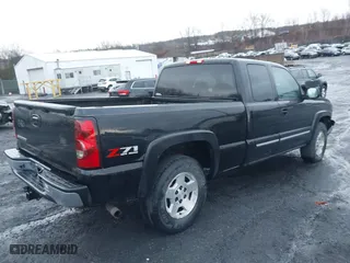 2006 Chevrolet Silverado 1500 LT1 with VIN 1GCEK19B96E136150, listed as a IAAI auction lot 41813575 with 155,860 mi miles. Bid and sale history available at carsss.com. Image 4.