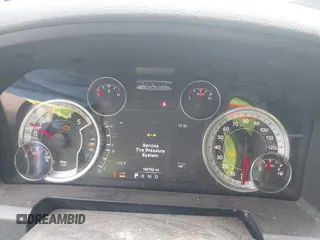2018 Ram 2500 Big Horn z VIN 3C6UR5DL8JG341532, wystawiony jako IAAI lot #42259456 z przebiegiem 184 762 mil mil oraz . Historia ofert i sprzedaży dostępna na DreamBid. Obrazek 7.