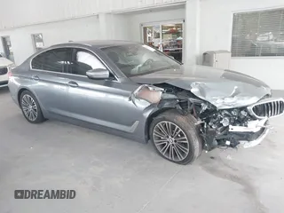 2019 BMW 5 Series 540i z VIN WBAJE5C59KWW06369, wystawiony jako IAAI lot #42405053 z przebiegiem 84 900 mil mil oraz . Historia ofert i sprzedaży dostępna na DreamBid. Obrazek 1.