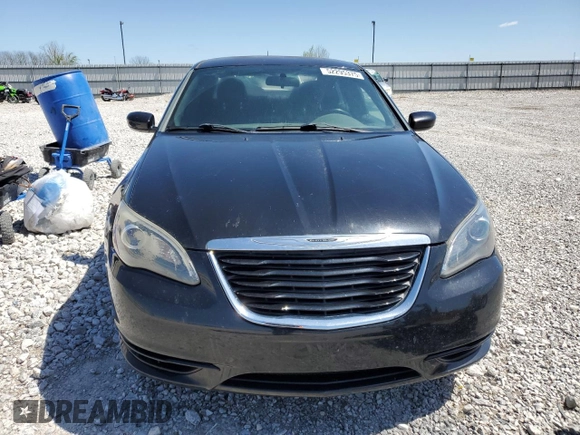 2014 Chrysler 200 Touring z VIN 1C3CCBBGXEN152330, wystawiony jako Copart lot #52295375 z przebiegiem 211 585 mil mil oraz Szkoda całkowita • Salvage title. Historia ofert i sprzedaży dostępna na DreamBid. Obrazek 5.