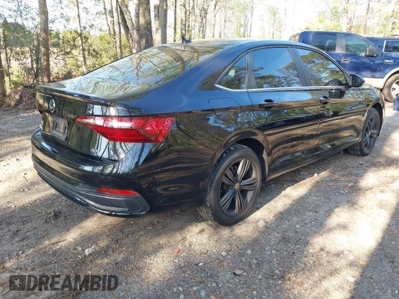 2024 Volkswagen Jetta SE with VIN 3VW7M7BU4RM033506, listed as a IAAI auction lot 41994422 with 15,066 mi miles and . Bid and sale history available at DreamBid. Image 4.