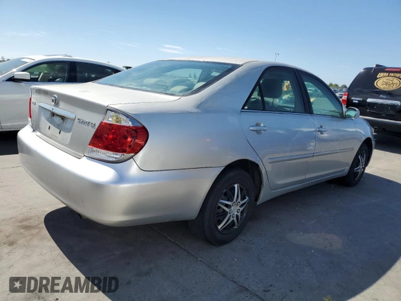 2005 Toyota Camry STD z VIN 4T1BE32K55U410458, wystawiony jako Copart lot #61082745 z przebiegiem 242 261 mil mil oraz Szkoda całkowita • Salvage title. Historia ofert i sprzedaży dostępna na DreamBid. Obrazek 3.