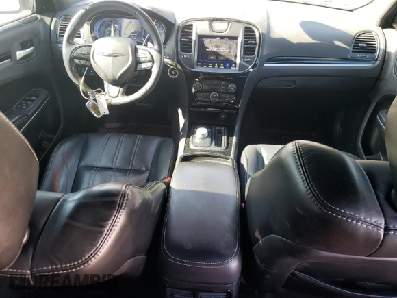 2018 Chrysler 300 S z VIN 2C3CCAGG8JH267272, wystawiony jako Copart lot #49331875 z przebiegiem 70 691 mil mil oraz Szkoda całkowita • Salvage title. Historia ofert i sprzedaży dostępna na DreamBid. Obrazek 8.