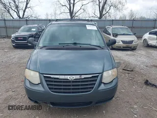 2005 Chrysler Town & Country Touring with VIN 2C4GP54L75R429550, listed as a IAAI auction lot 41947692 with 219,368 mi miles. Bid and sale history available at carsss.com. Image 13.
