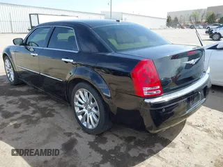 2009 Chrysler 300 C z VIN 2C3LA63T39H612810, wystawiony jako IAAI lot #41827898 z przebiegiem 76 558 mil mil oraz . Historia ofert i sprzedaży dostępna na DreamBid. Obrazek 3.