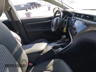 2019 Toyota Camry LE z VIN 4T1B11HKXKU259233, wystawiony jako IAAI lot #41870621 z przebiegiem 31 425 mil mil oraz . Historia ofert i sprzedaży dostępna na DreamBid. Obrazek 5.