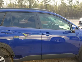 2022 Toyota Corolla Cross LE z VIN 7MUCAAAG6NV018136, wystawiony jako IAAI lot #41863545 z przebiegiem 40 239 mil mil oraz . Historia ofert i sprzedaży dostępna na DreamBid. Obrazek 13.