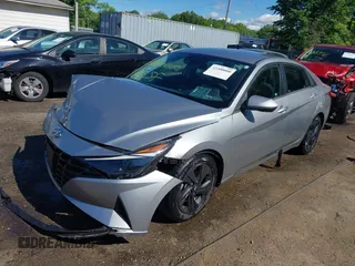 2023 Hyundai Elantra SEL z VIN 5NPLM4AG0PH107972, wystawiony jako IAAI lot #42200000 z przebiegiem 15 060 mil mil oraz . Historia ofert i sprzedaży dostępna na DreamBid. Obrazek 2.