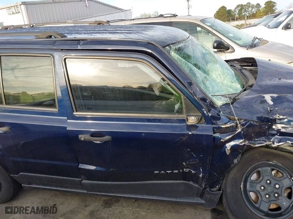 2016 Jeep Patriot Sport with VIN 1C4NJPBB8GD682090, listed as a IAAI auction lot 41915040 with 155,284 mi miles. Bid and sale history available at carsss.com. Image 13.