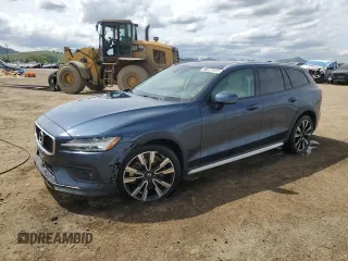 2020 Volvo V60 z VIN YV4102WK7L1039205, wystawiony jako Copart lot #51996285 z przebiegiem 44 517 mil mil oraz Tytuł czysty. Historia ofert i sprzedaży dostępna na DreamBid. Obrazek 1.
