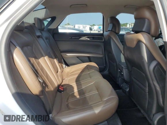 2014 Lincoln MKZ z VIN 3LN6L2G90ER820731, wystawiony jako Copart lot #57818185 z przebiegiem 133 133 mil mil oraz Szkoda całkowita • Salvage title. Historia ofert i sprzedaży dostępna na DreamBid. Obrazek 10.