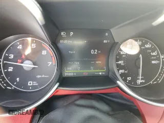 2018 Alfa Romeo Giulia Ti Sport with VIN ZARFAECN5J7577701, listed as a Copart auction lot 58617664 with 31,033 mi miles and Salvage Title. Bid and sale history available at carsss.com. Image 9.