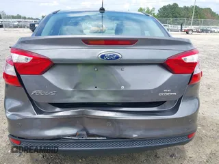 2013 Ford Focus SE z VIN 1FADP3F27DL267203, wystawiony jako IAAI lot #42470614 z przebiegiem 180 153 mil mil oraz . Historia ofert i sprzedaży dostępna na DreamBid. Obrazek 6.
