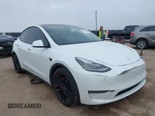 2020 Tesla Model Y Long Range with VIN 5YJYGDEF6LF038504, listed as a IAAI auction lot 41506416 with 135,846 mi miles and . Bid and sale history available at DreamBid. Image 1.