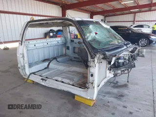 2000 GMC Sierra 1500 SL z VIN 2GTEC19V2Y1169003, wystawiony jako IAAI lot #42474140 z przebiegiem Nie podano mil oraz . Historia ofert i sprzedaży dostępna na DreamBid. Obrazek 1.