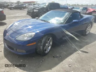 2007 Chevrolet Corvette z VIN 1G1YY36U275139415, wystawiony jako Copart lot #55998845 z przebiegiem 34 042 mil mil oraz Szkoda całkowita • Salvage title. Historia ofert i sprzedaży dostępna na DreamBid. Obrazek 1.