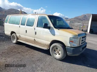 2011 Ford Econoline Passenger XL z VIN 1FBSS3BL0BDB20439, wystawiony jako IAAI lot #41921823 z przebiegiem 142 756 mil mil oraz . Historia ofert i sprzedaży dostępna na DreamBid. Obrazek 1.