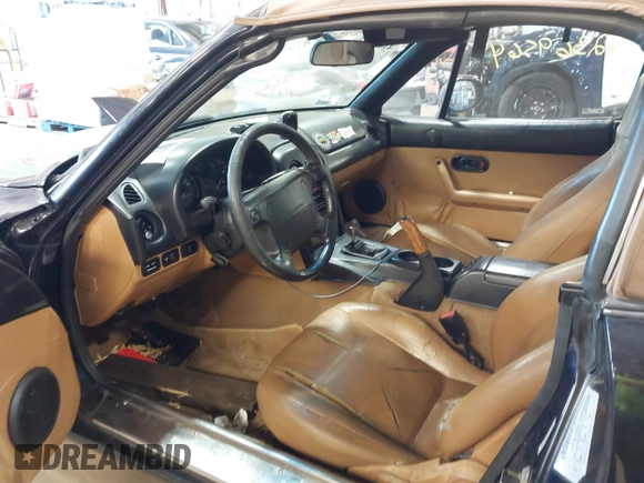 1996 Mazda MX-5 Miata z VIN JM1NA3534T0708649, wystawiony jako IAAI lot #42369564 z przebiegiem 202 690 mil mil oraz . Historia ofert i sprzedaży dostępna na DreamBid. Obrazek 5.