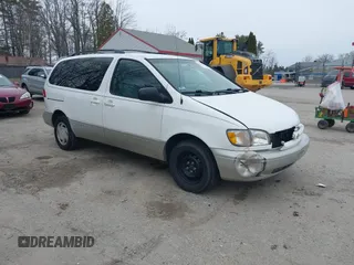 2000 Toyota Sienna LE with VIN 4T3ZF13C4YU233128, listed as a IAAI auction lot 41973322 with 117,577 mi miles. Bid and sale history available at carsss.com. Image 1.