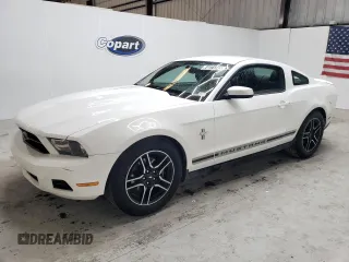 2012 Ford Mustang Premium z VIN 1ZVBP8AM3C5262720, wystawiony jako Copart lot #64071245 z przebiegiem 132 531 mil mil oraz Czysty tytuł • Clean title. Historia ofert i sprzedaży dostępna na DreamBid. Obrazek 1.